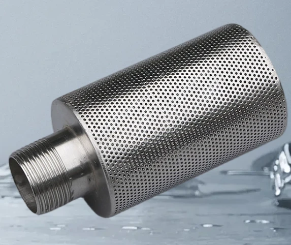 Tubo de metal perforado